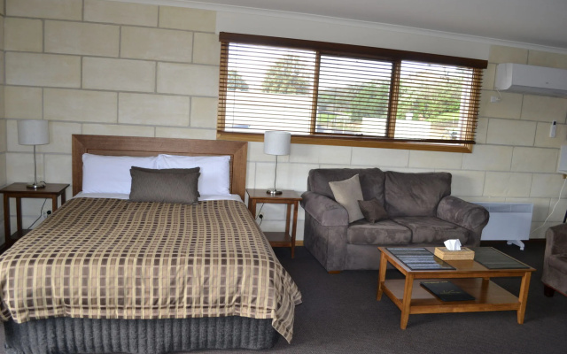 Loch Ard Motor Inn