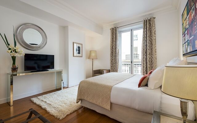 Rue Honore Chevalier Two Bedroom Apartment