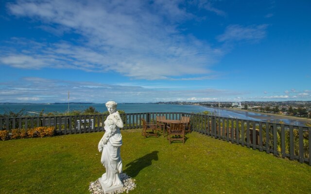 Orewa Cliff Top Holiday Home