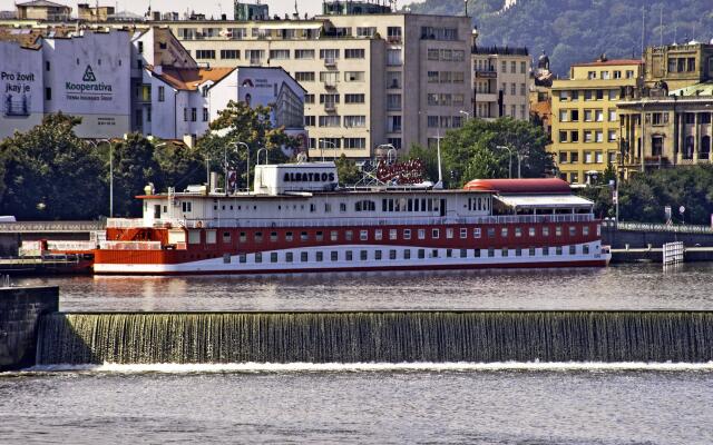 Botel Albatros