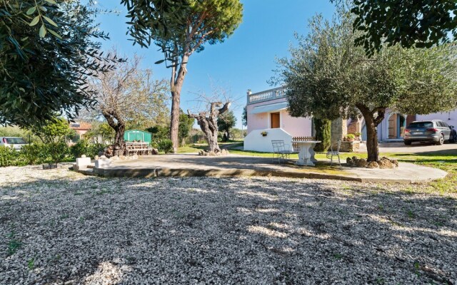 Cosy Holiday Home in Santa Maria di Castellabate With Garden