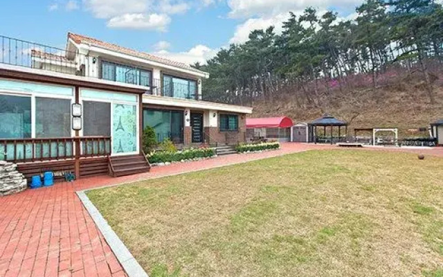 Taean Gomseom Paradise Pension