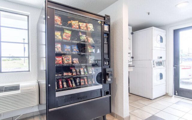 Motel 6 Buena Park, CA - Knotts Berry Farm - Disneyland