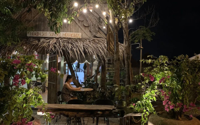 Hoi An Sea Sunset Villa & Bar
