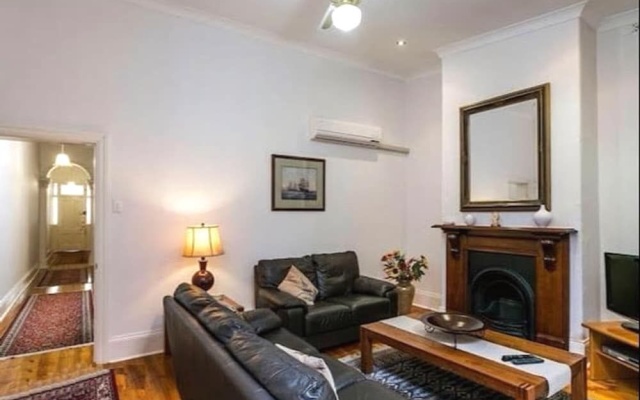 Gordon Street Cottage – Guest Rooms – Adelaide