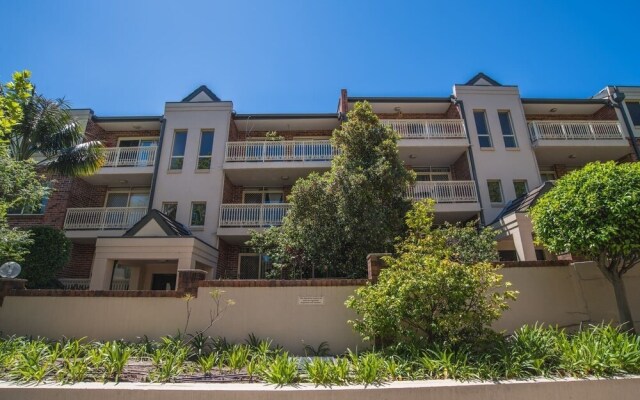 Rustic Hardwood 2 Bedroom Apartment in Randwick