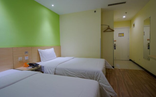 7Days Premium Kunming Railway Station Square