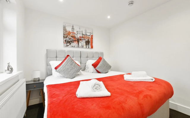 Rochfords Serviced House with 5 Bedrooms