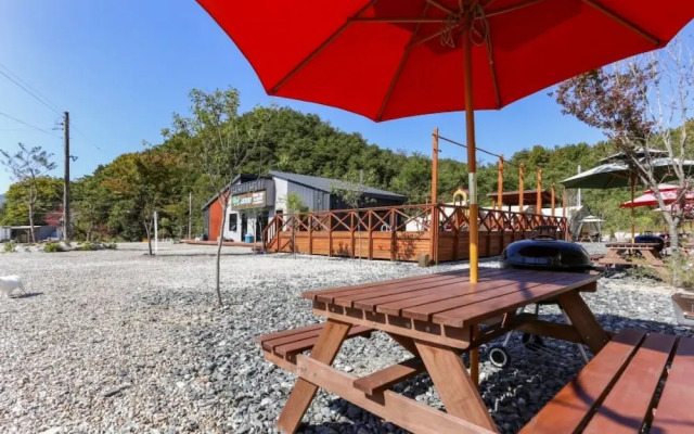 Pocheon Moonlight Dog Glamping Site
