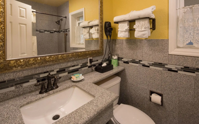 Carmel Inn And Suites