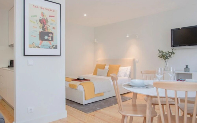 Liiiving in Porto Charming Downtown Delight II