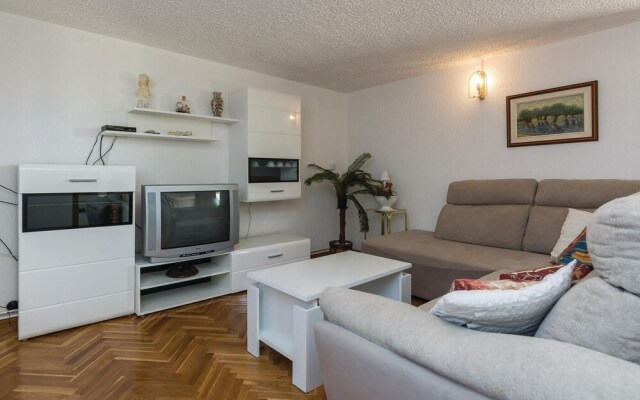 Amazing Home in Rtina With Wifi and 4 Bedrooms