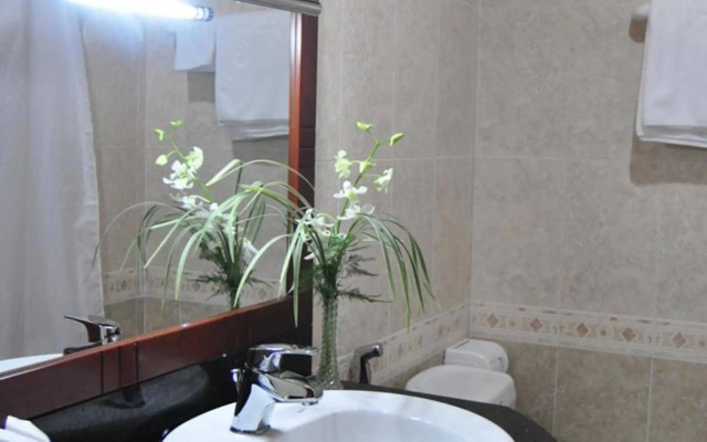 Dong Kinh Hotel