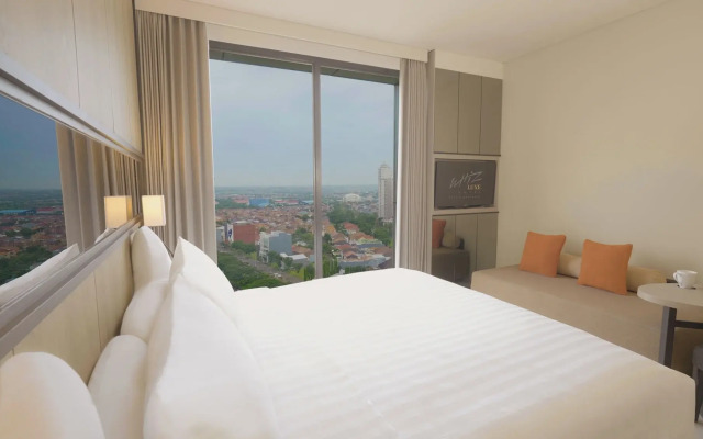 Whiz Luxe Hotel Spazio Surabaya