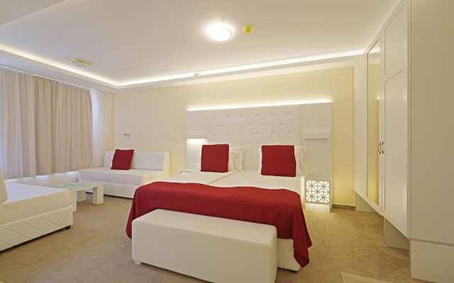 Hotel Perla Beach Luxury