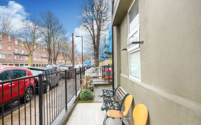 Comfortable Studio in London With Balcony