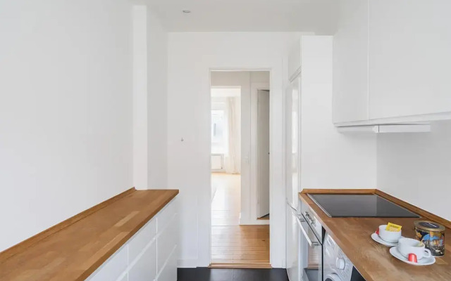 Refurbished 1-bed Close to Metro and Airport