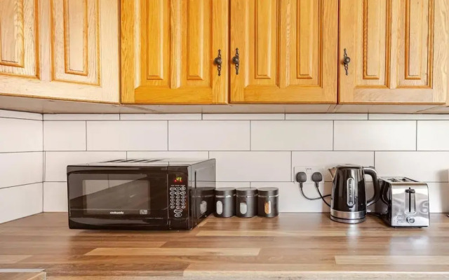 Charming Haven House Right Next To Moss Bank Park