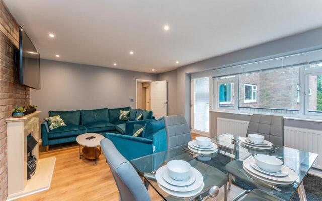Stylish 2 bedroom apartment in Bournemouth, 500m from beach