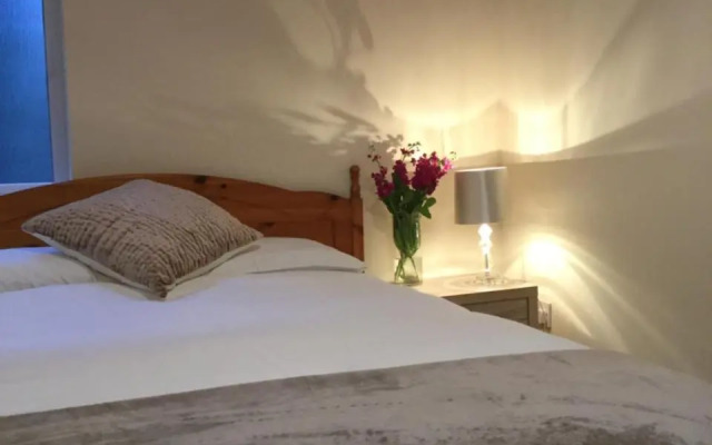 Rose Alley Apartment