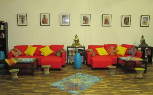 Sapana Nepal Boutique, Cafe & Ferienwohnungen Karen Plischtil