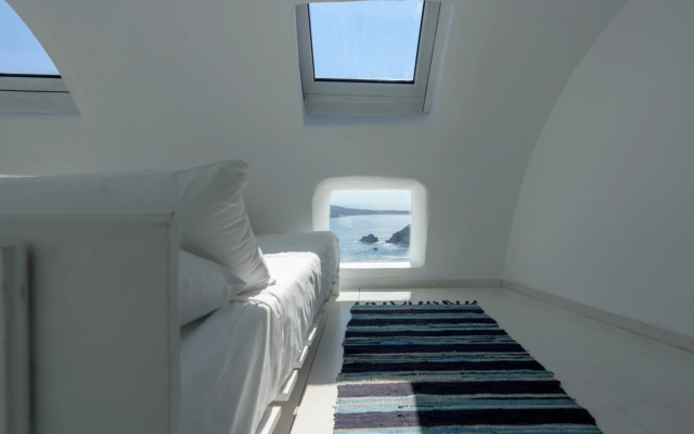 White House Villa with 3 bedrooms and amazing views at Oia