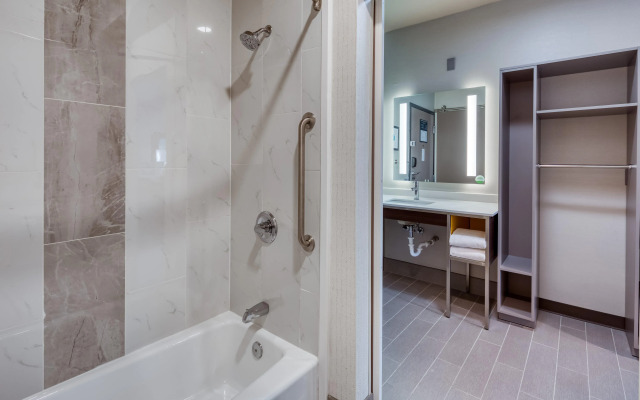 Holiday Inn Kansas City Downtown by IHG