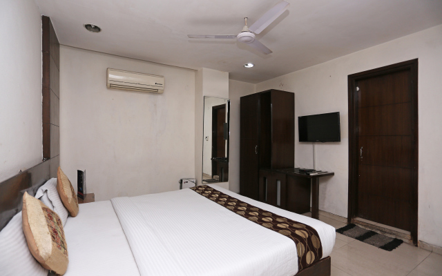 OYO 1824 Hotel Grand Peepal