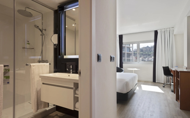 Отель INNSiDE by Melia Barcelona Apolo