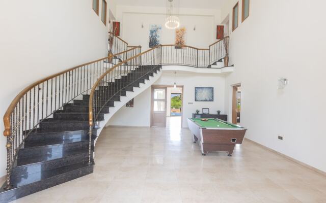 Protaras Holiday Villa Pa7 Private 7 Bedroom Villa