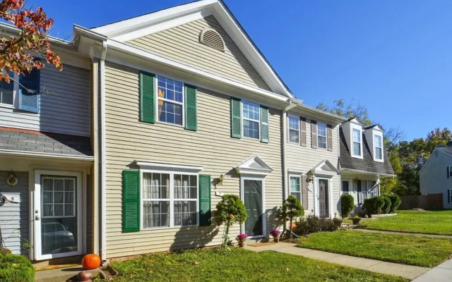 Top Rated Townhome - Our Reviews say it All. Large Discount During Pandemic. Self Checkin, Pet Friendly! Super-host Support