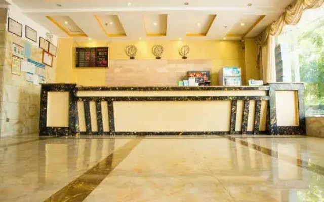 Jinyuan Business Hotel (Danzhou Bus Station)