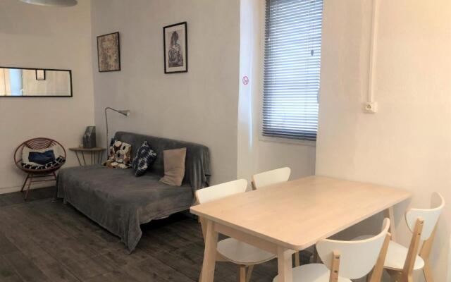 Appt 2 chambres au centre ville 4è