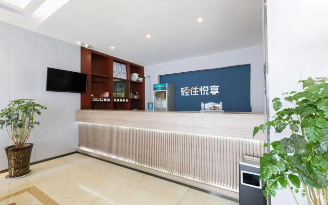 Yuexiang Hotel (Xi'an North Railway Station Fengchengqi Road)