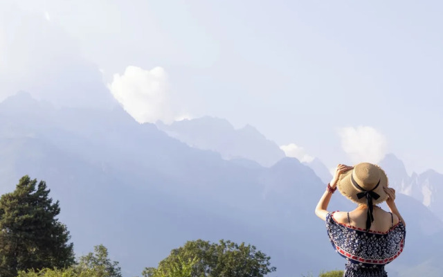 Floating Life Boundless Wild Resort