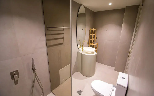 IO Luxury Pool & Hot Tub Suites