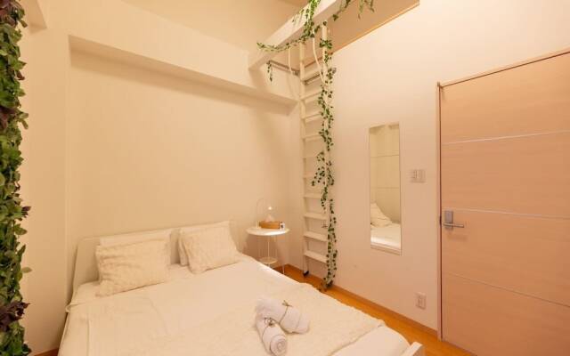 Station & White Osaka station 4BR luxury house