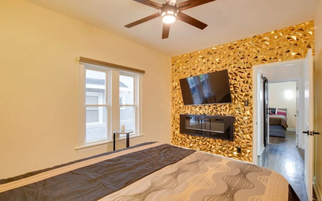 13 Mi to Dtwn Chicago: Maywood Home w/ Fireplace