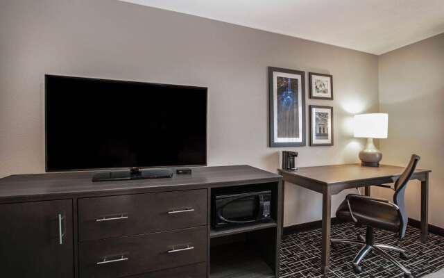 La Quinta Inn & Suites by Wyndham Fayetteville