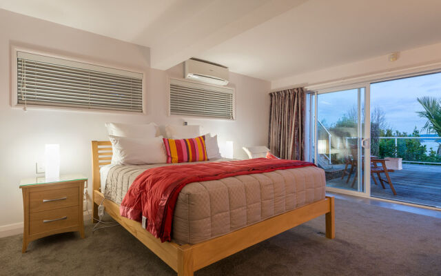 Russell View Apartments