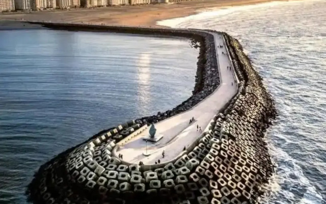 A Luminous Apartment Near the Marina