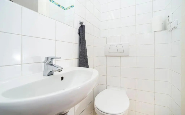 Cozy and sunny apartment in uptown