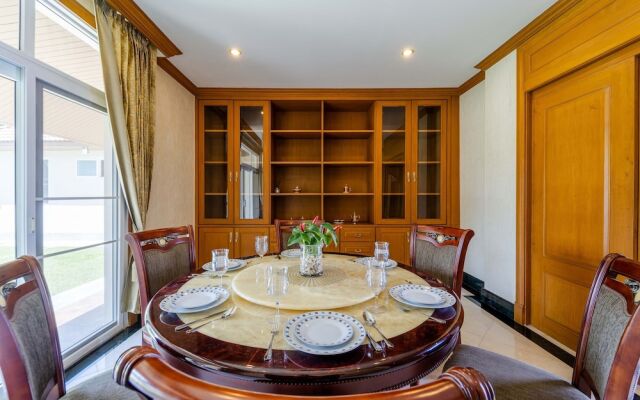 Luxury 6 Bed Mansion - CAS