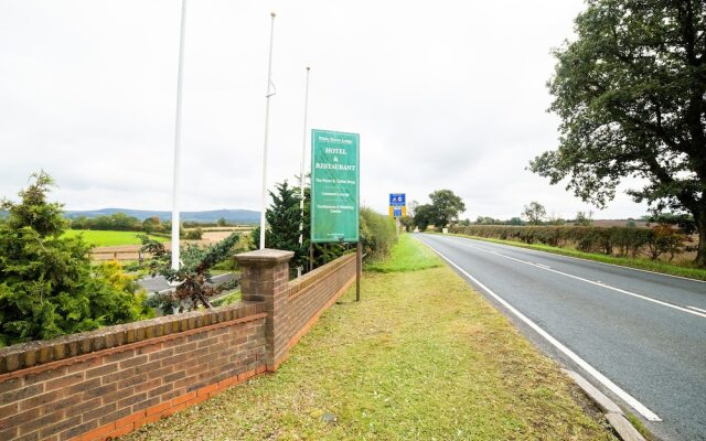 OYO White Horse Lodge Hotel, East Thirsk