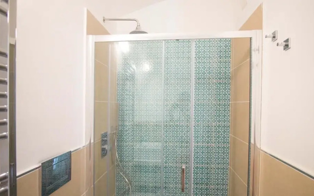 Spacious Villa with 4 rooms, pool, solarium & garden