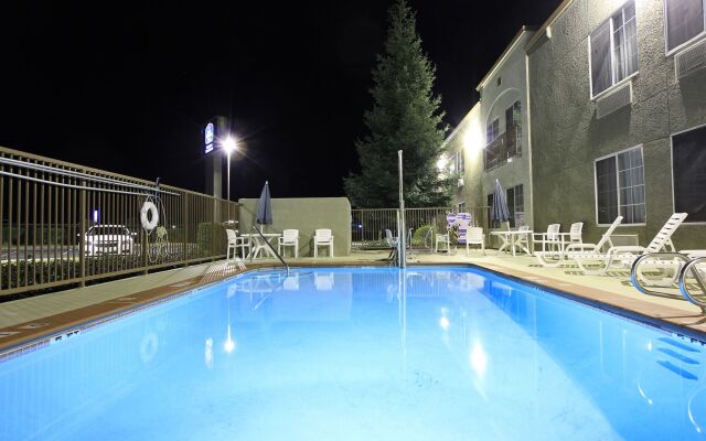 Best Western Plus Twin View Inn & Suites