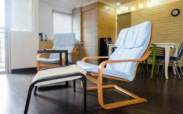 Spacious 1BR for 5 Pax at Maple Park By Travelio – Hotel Rooms – Jakarta