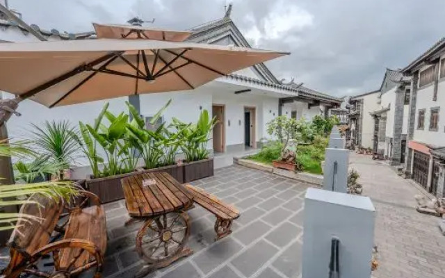 Jianshui Yiyunting Inn