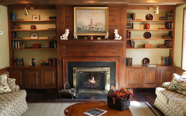 Golden Plough Inn At Peddlers Village