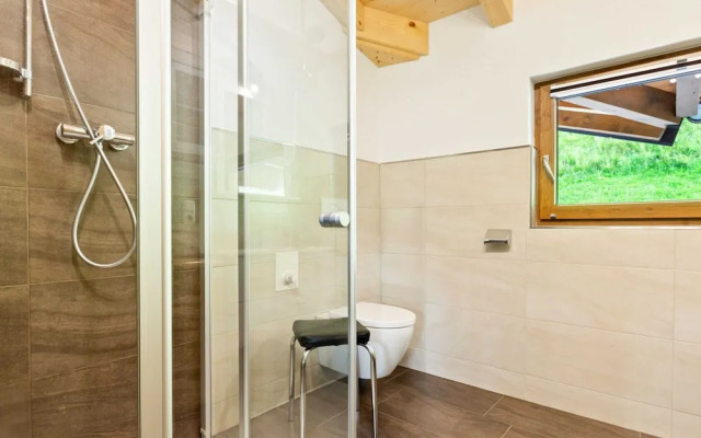 Comfy Apartment in Hollersbach im Pinzgau near Lake